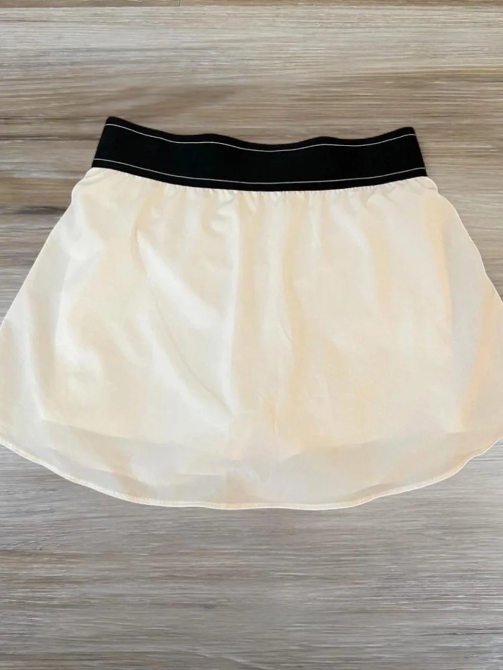 Alo Women's White Tennis Skirt with Black Waistband